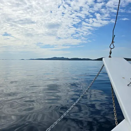 Mirta Tours & Half A Day Of Waves And Wine Hotel en barco Dobropoljana