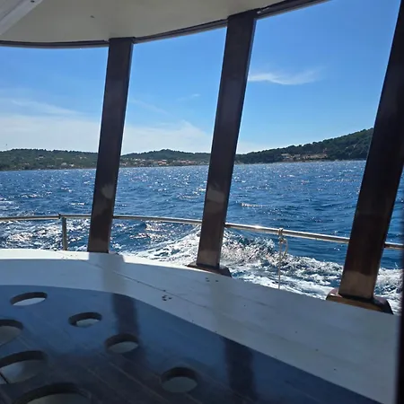 Mirta Tours & Half A Day Of Waves And Wine