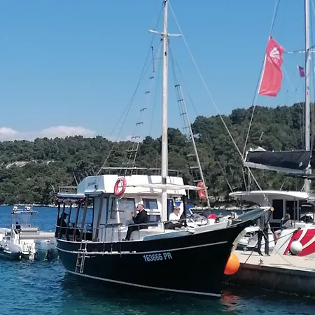 Botel Mirta Tours & Half A Day Of Waves And Wine Dobropoljana