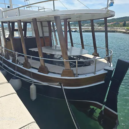 Botel Mirta Tours & Half A Day Of Waves And Wine Dobropoljana