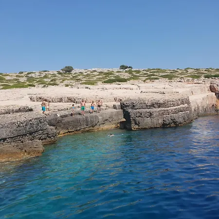 Mirta Tours & Half A Day Of Waves And Wine Ботель Dobropoljana